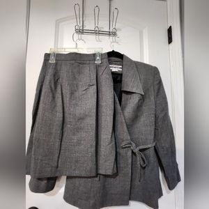 Ice Cube by Michael Suit Set with Skirt size Petite 4